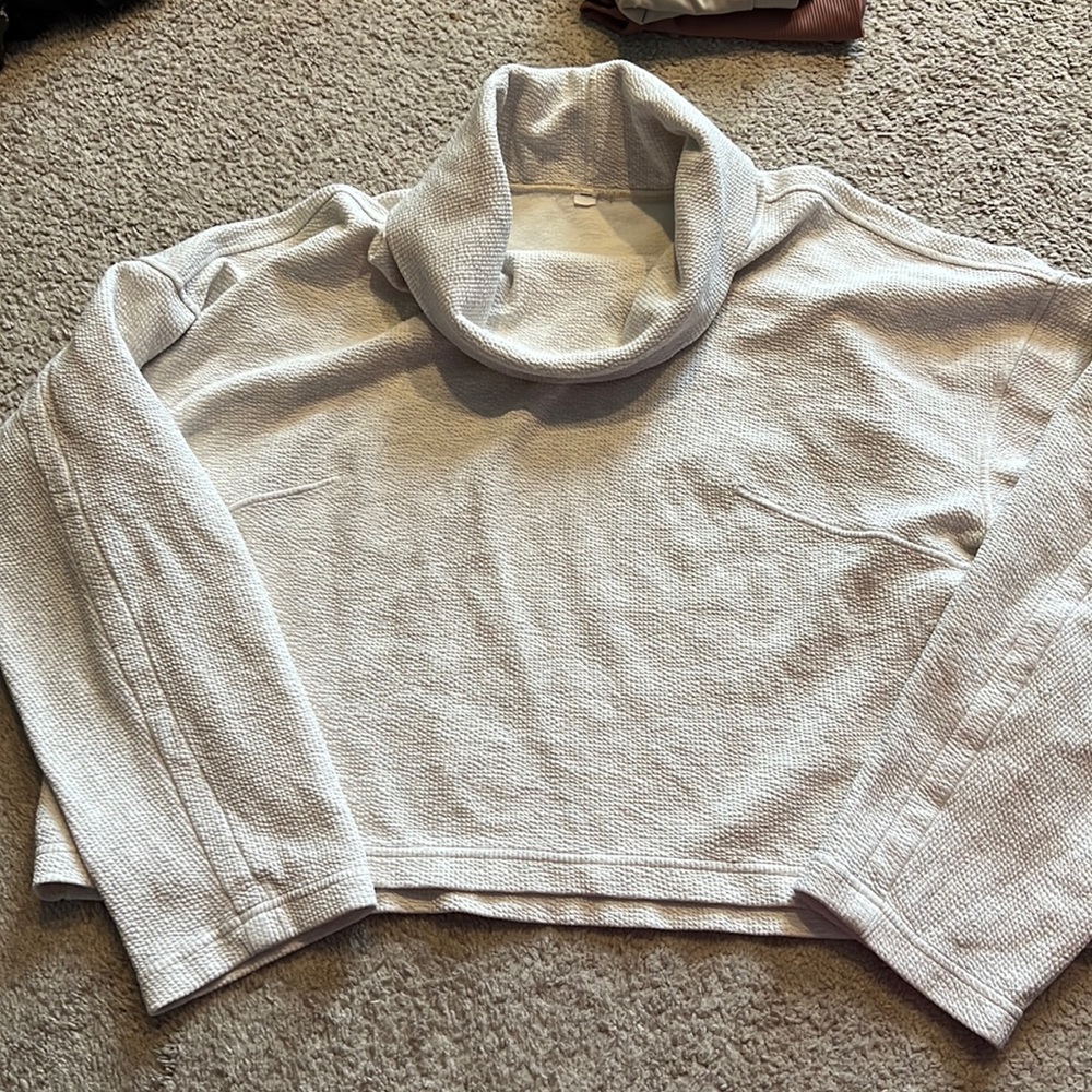 Lululemon Scuba Cow Neck 12 Gem